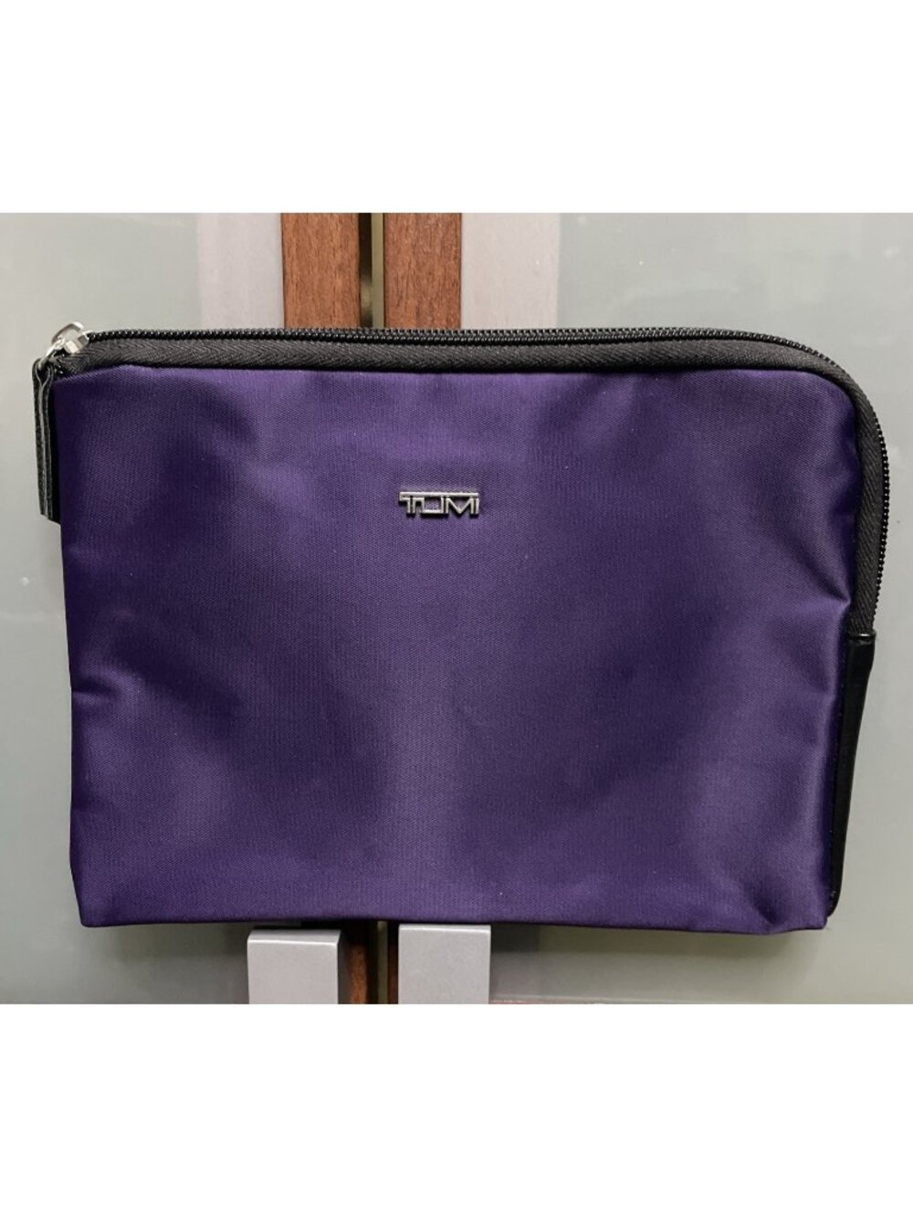 TUMI For Delta 8” x 6” Purple Travel Amenity Kit Zip Pouch Toiletry Make Up Bag